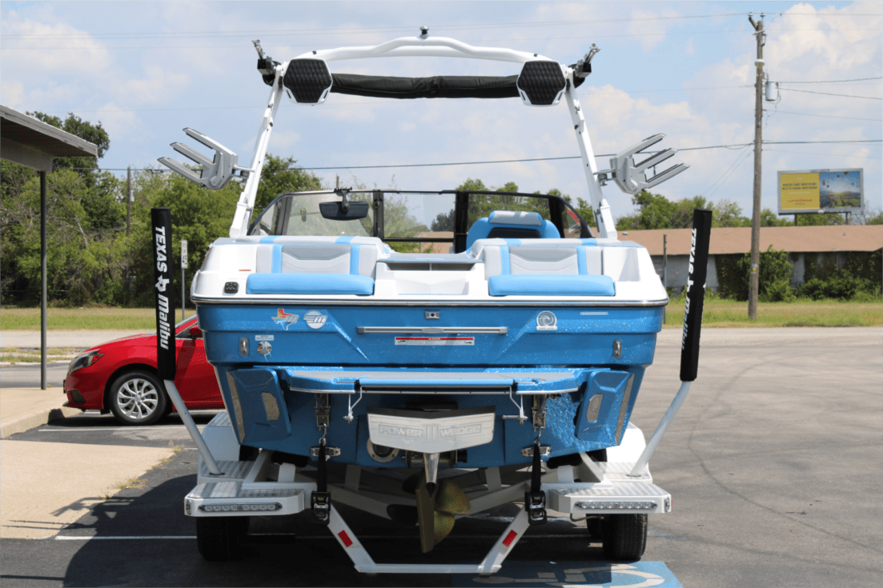 2025 Malibu 23 LSV
