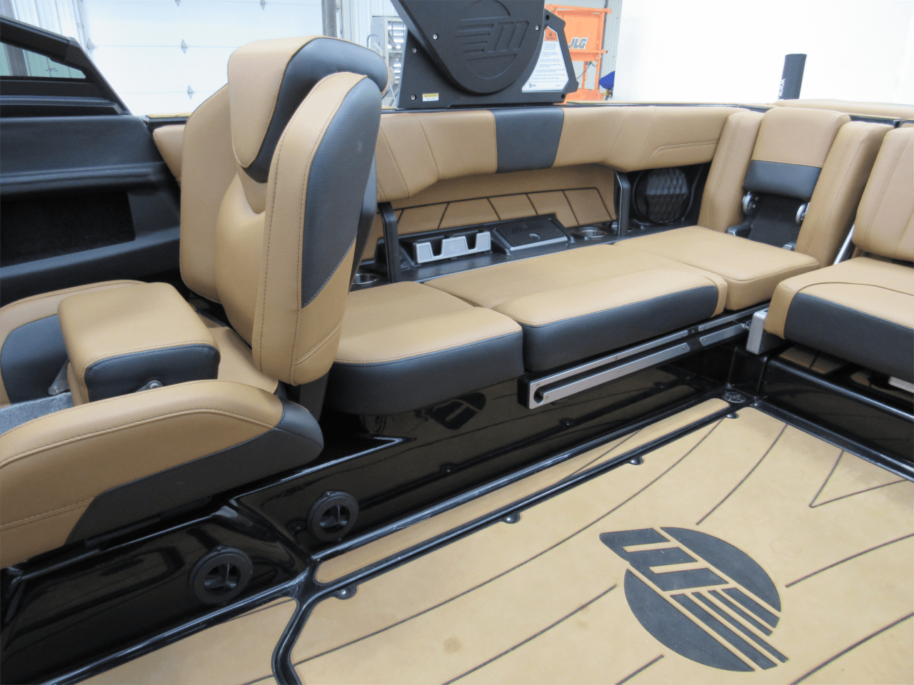 2022 Malibu 23 LSV