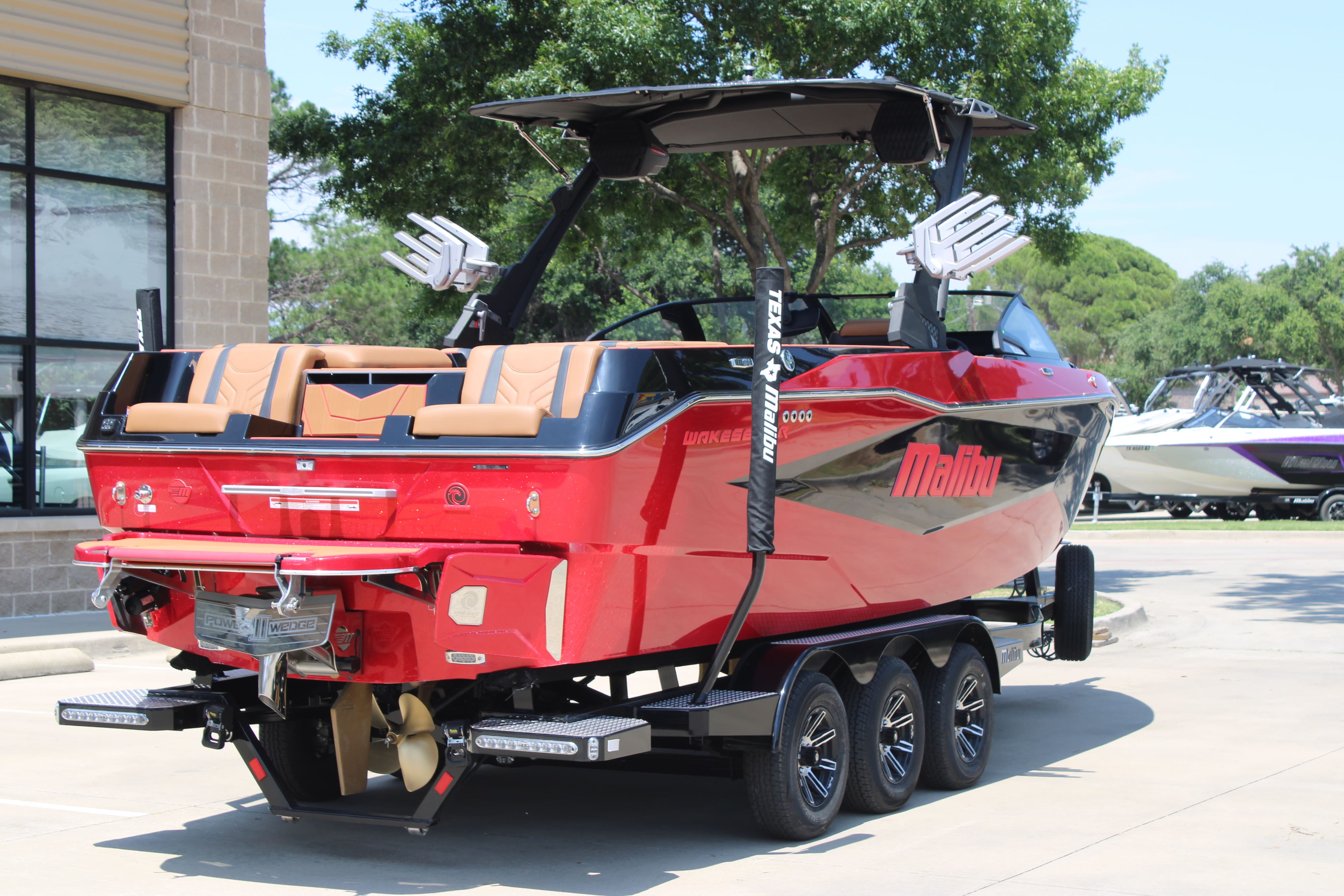 2025 Malibu 25 LSV