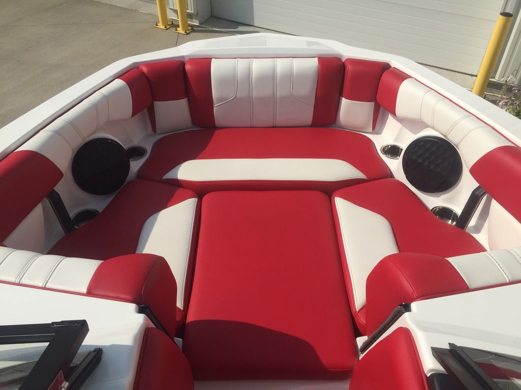 2022 Malibu Boats 21 LX Icon