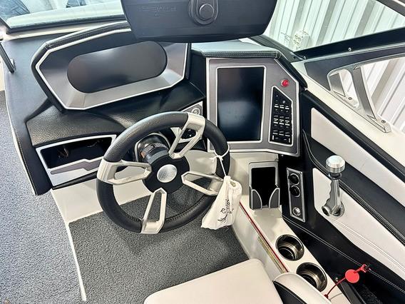 2019 MasterCraft XT25