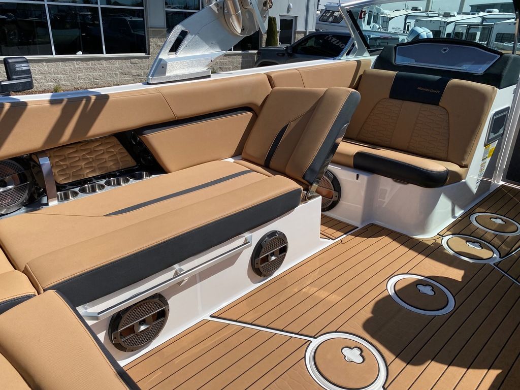 2021 MasterCraft X24