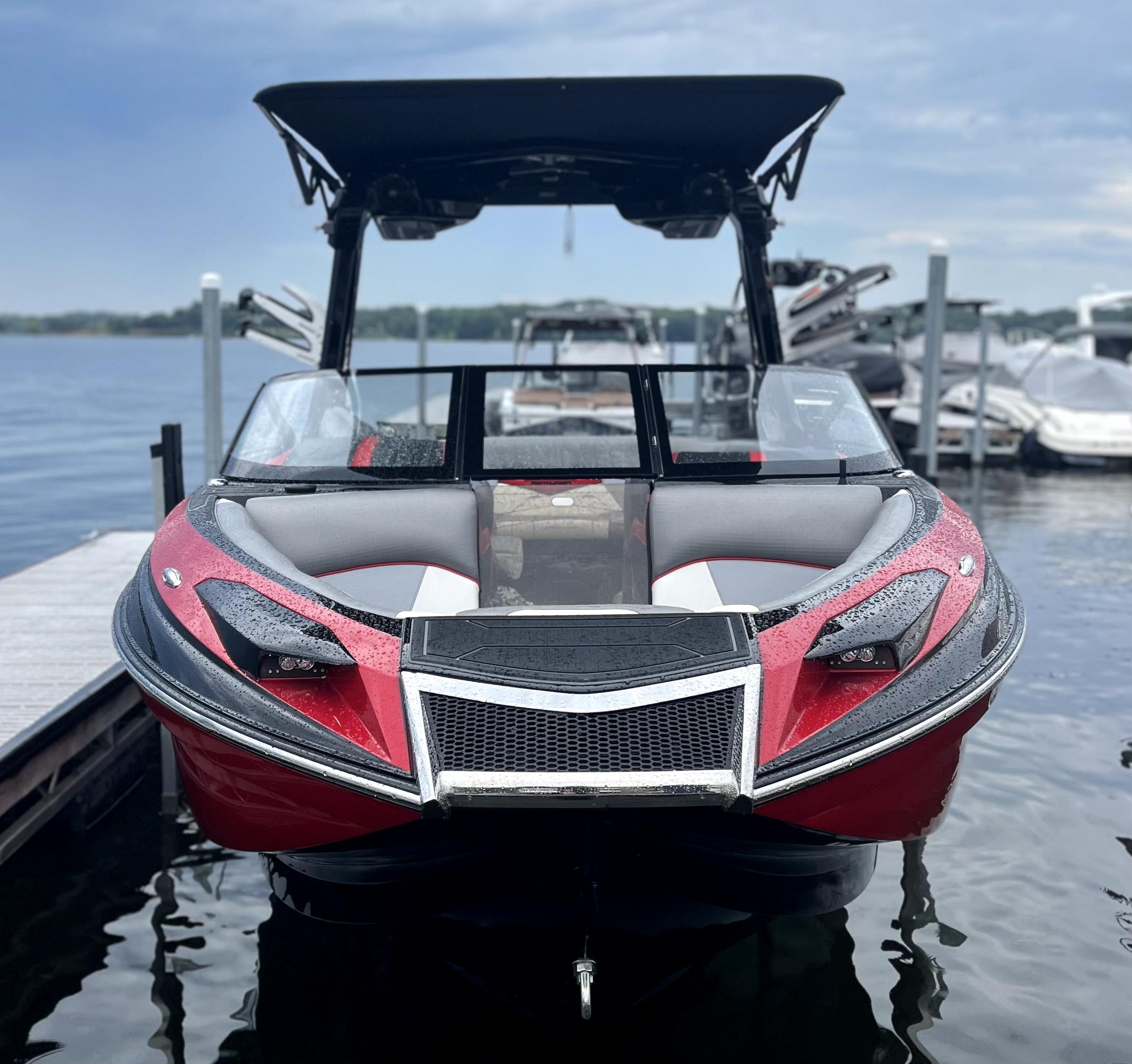 2021 Centurion Ri257 – LOADED w/ added Stern Thruster!