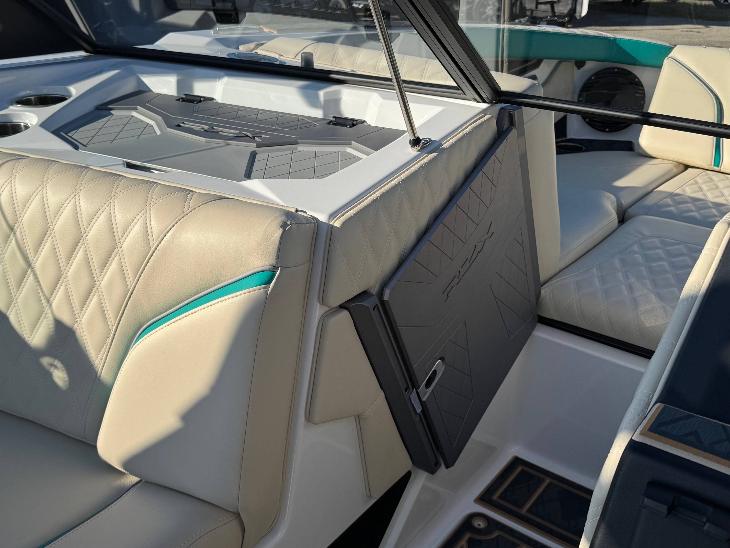 2025 Tige 22RZX Icon