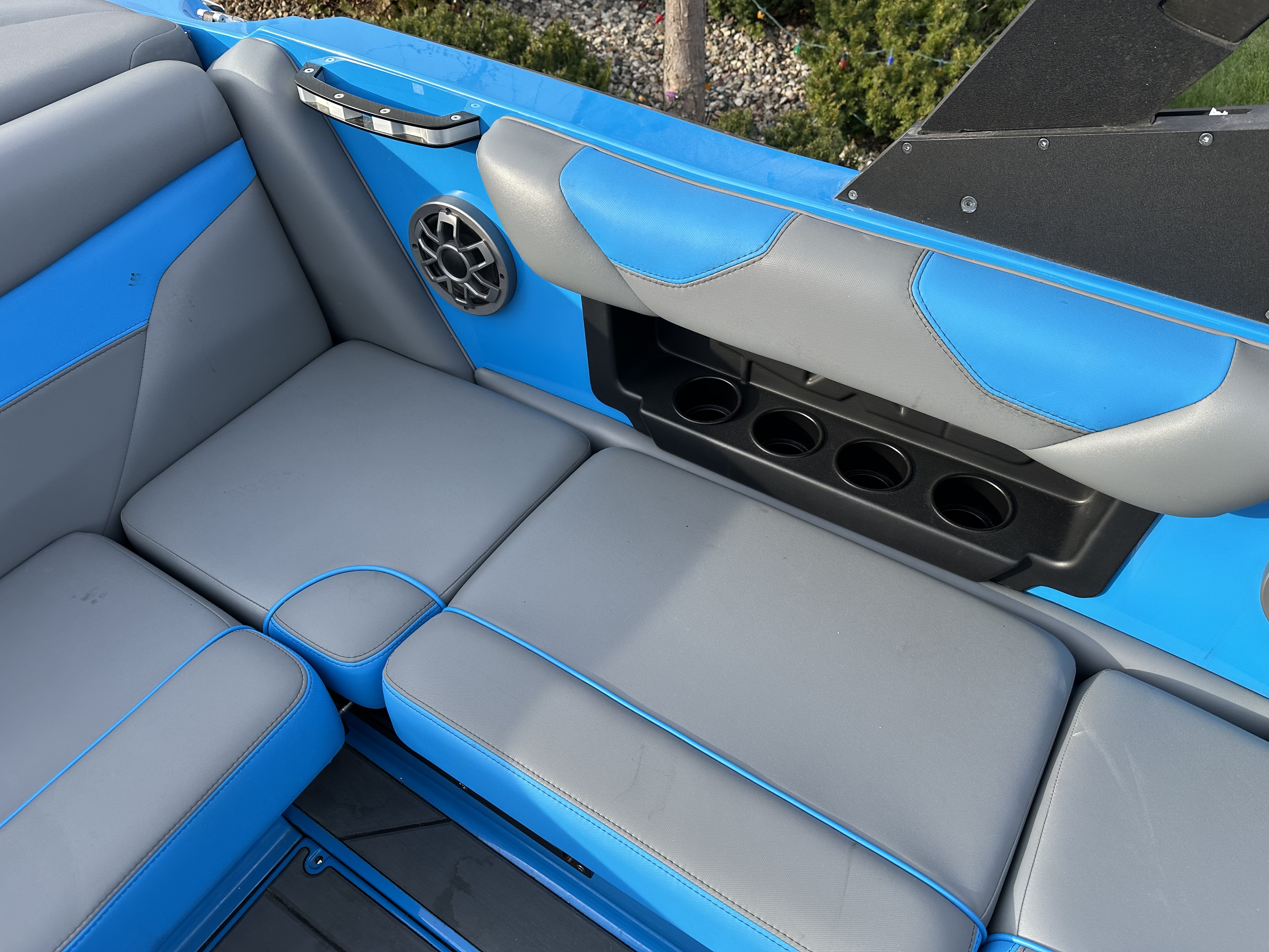 2020 Axis A20