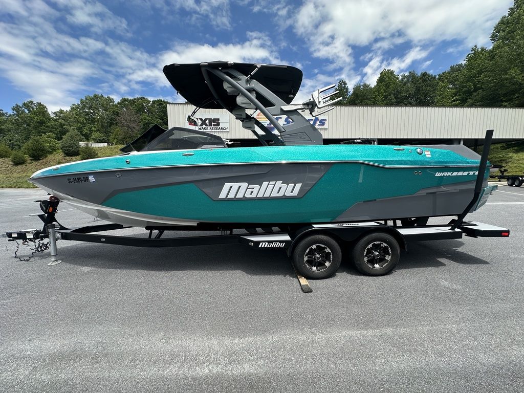2020 Malibu Boats 25 LSV
