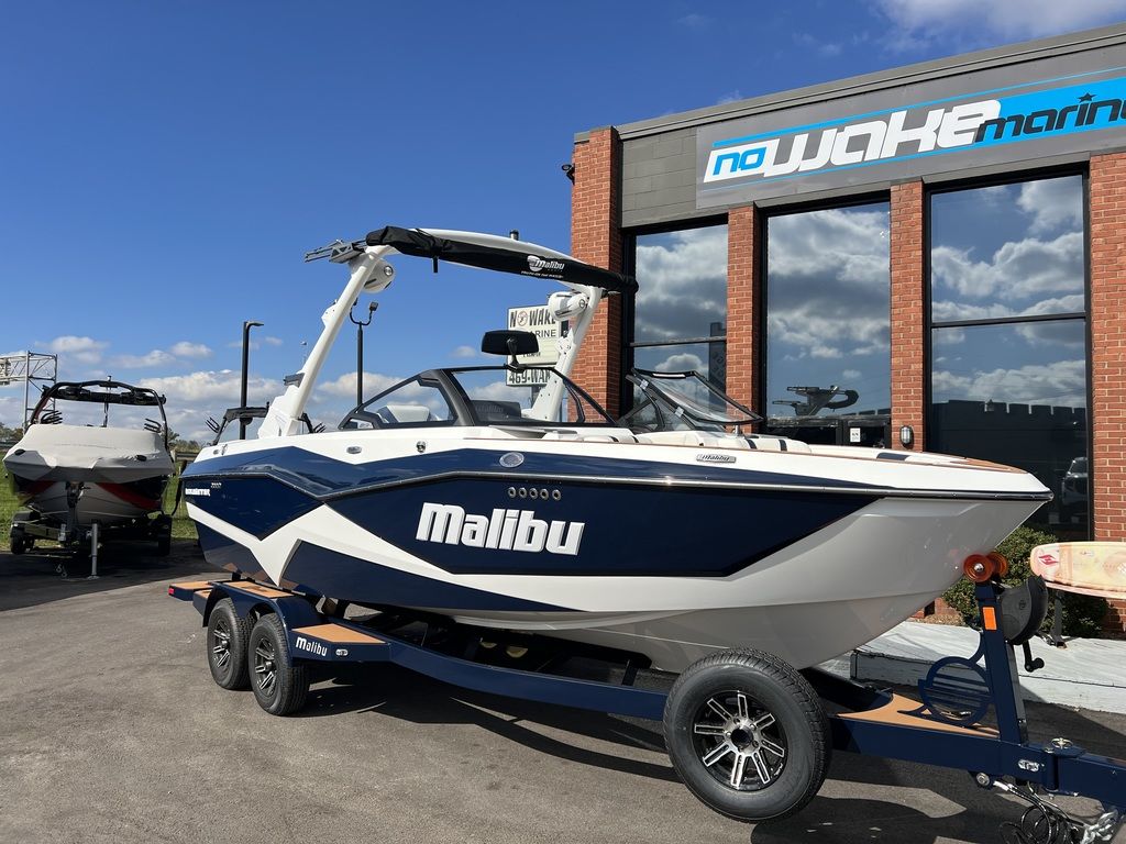 2025 Malibu Boats 22 LSV
