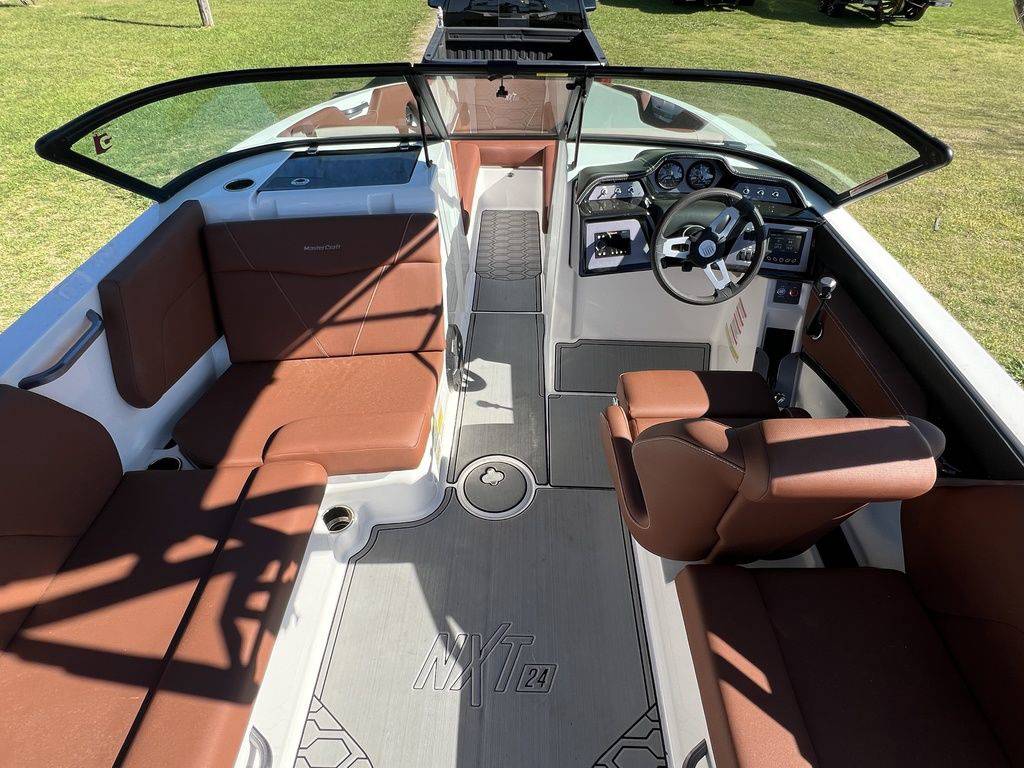 2022 MasterCraft NXT24