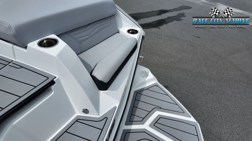 2025 Nautique G21