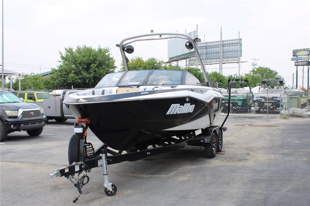 2023 Malibu 22 LSV