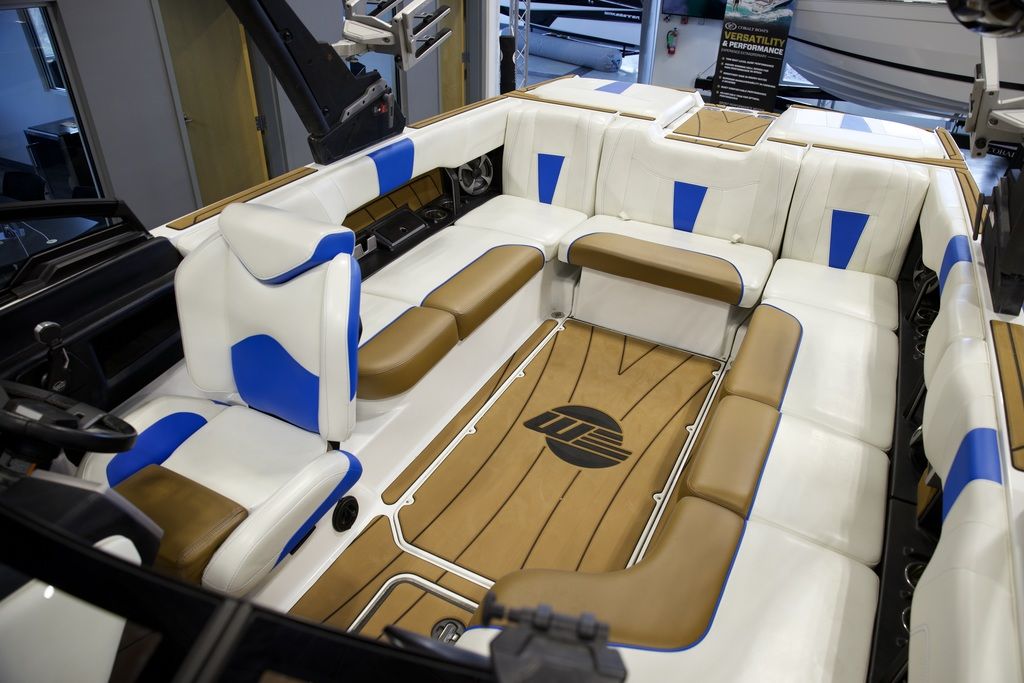2021 Malibu Boats 23 LSV