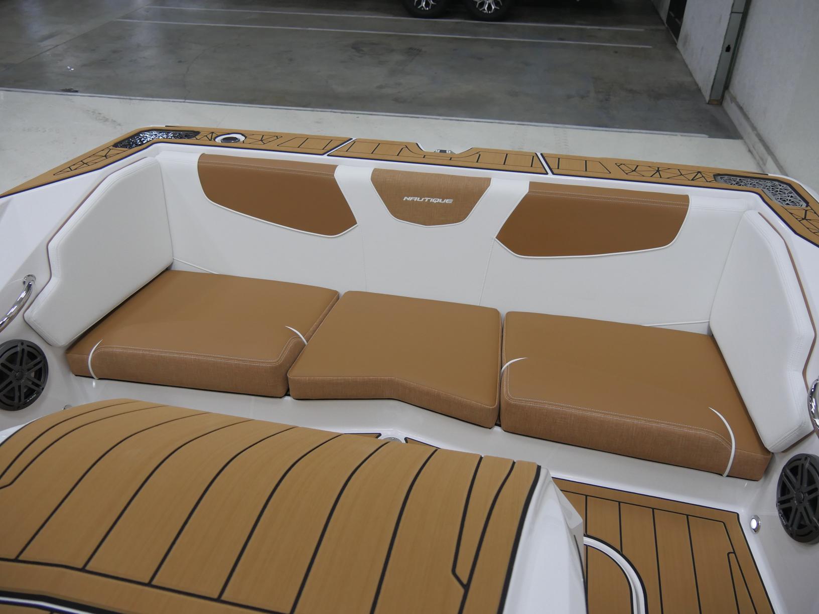 2025 Nautique 200