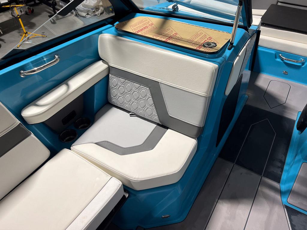 2023 Heyday Wake Boats H22