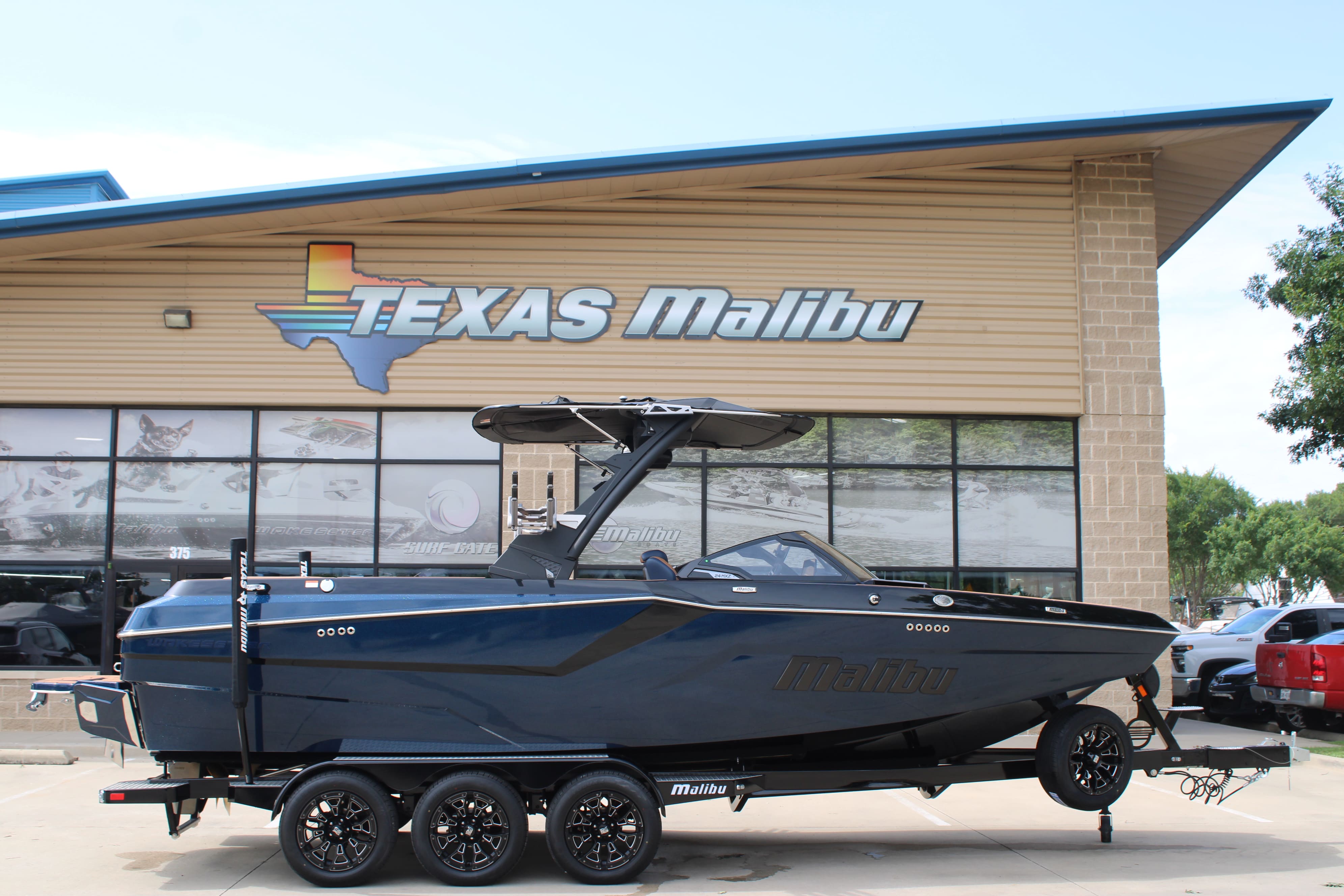 2025 Malibu 24 MXZ