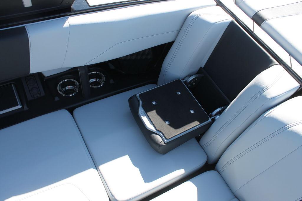 2023 Malibu 22 LSV
