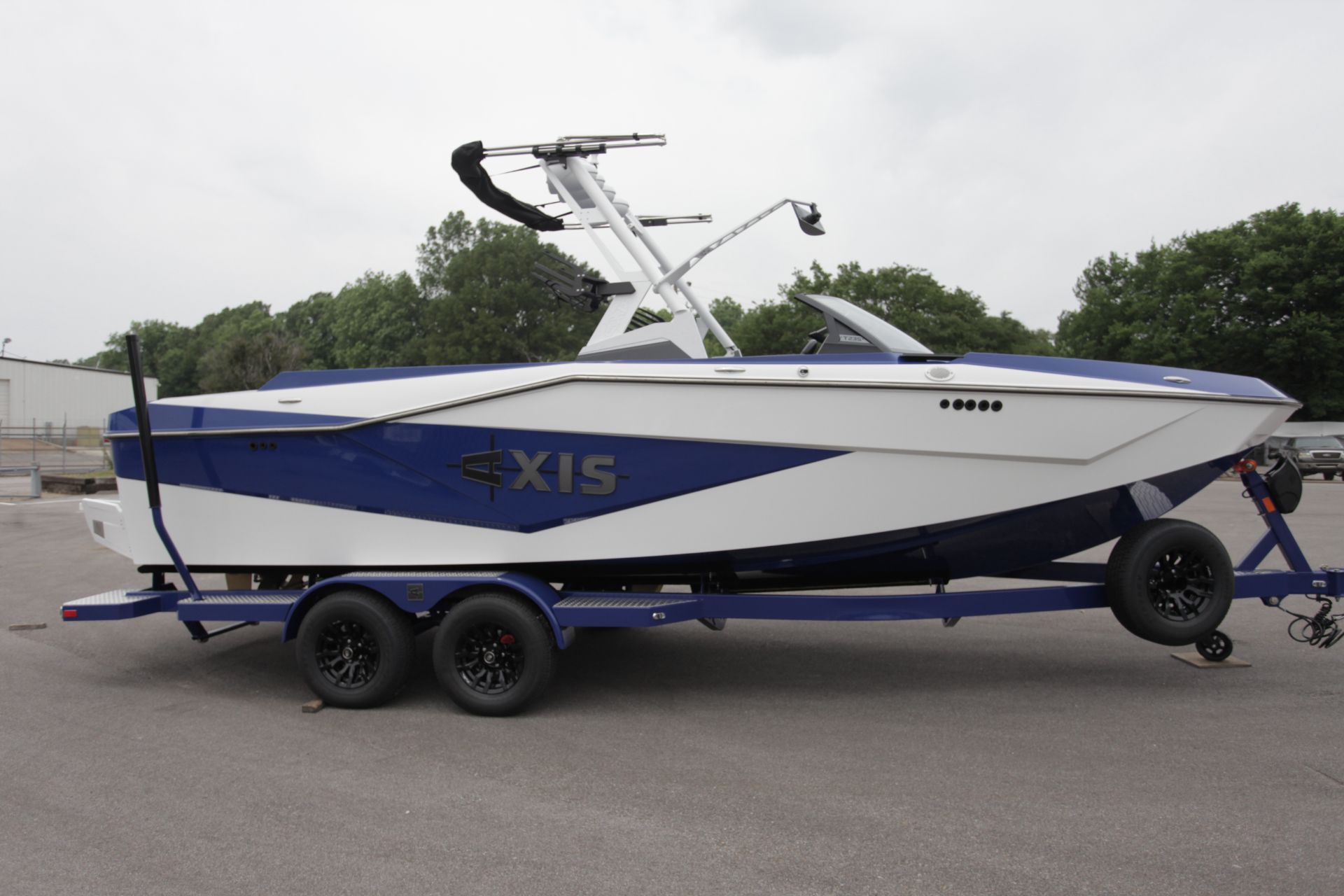  Axis T235