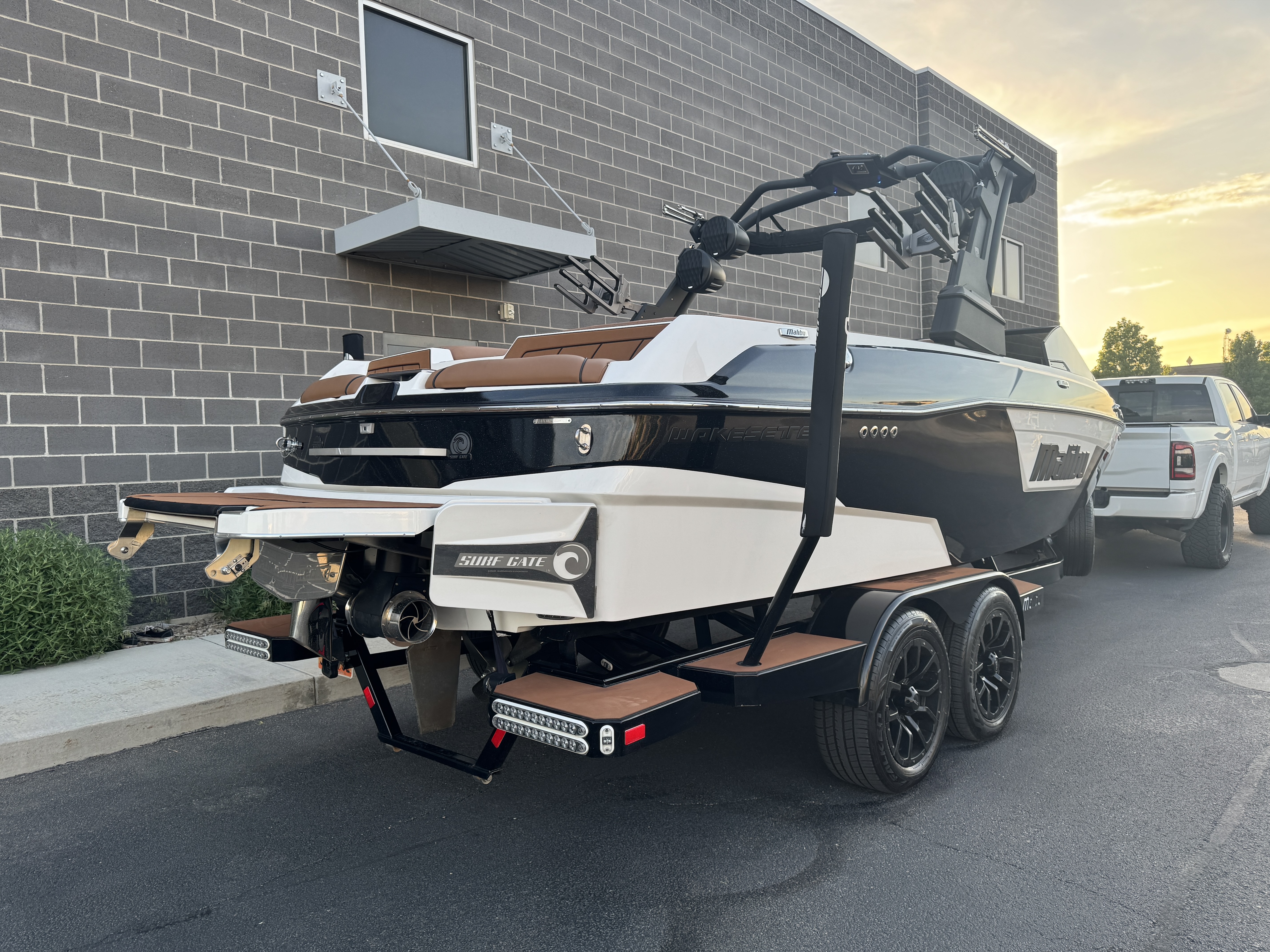 2023 Malibu 23 LSV Low Hours-fully Loaded Lt4