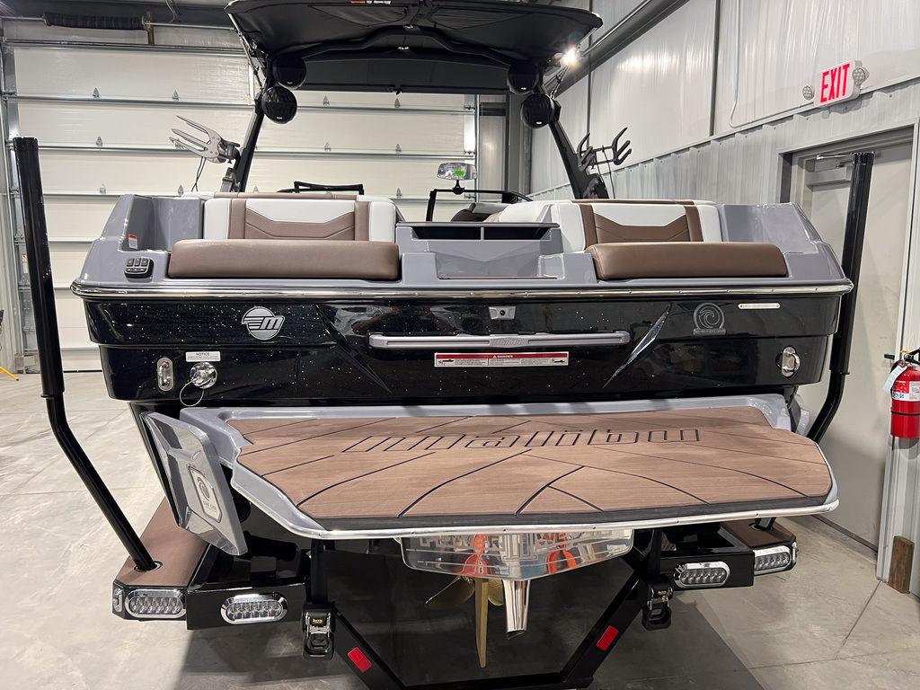 2025 Malibu 23 LSV