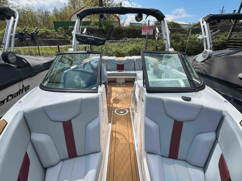 NEW 2024 MasterCraft XT22 T