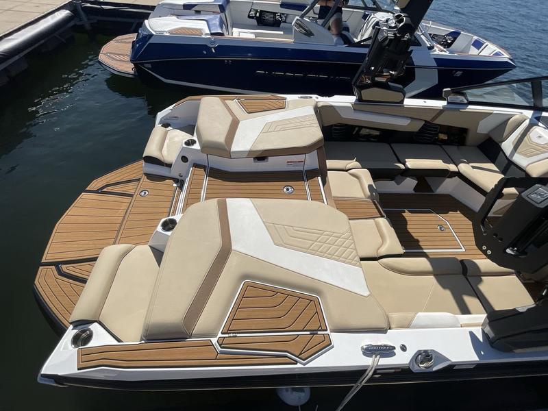 2022 Nautique G21