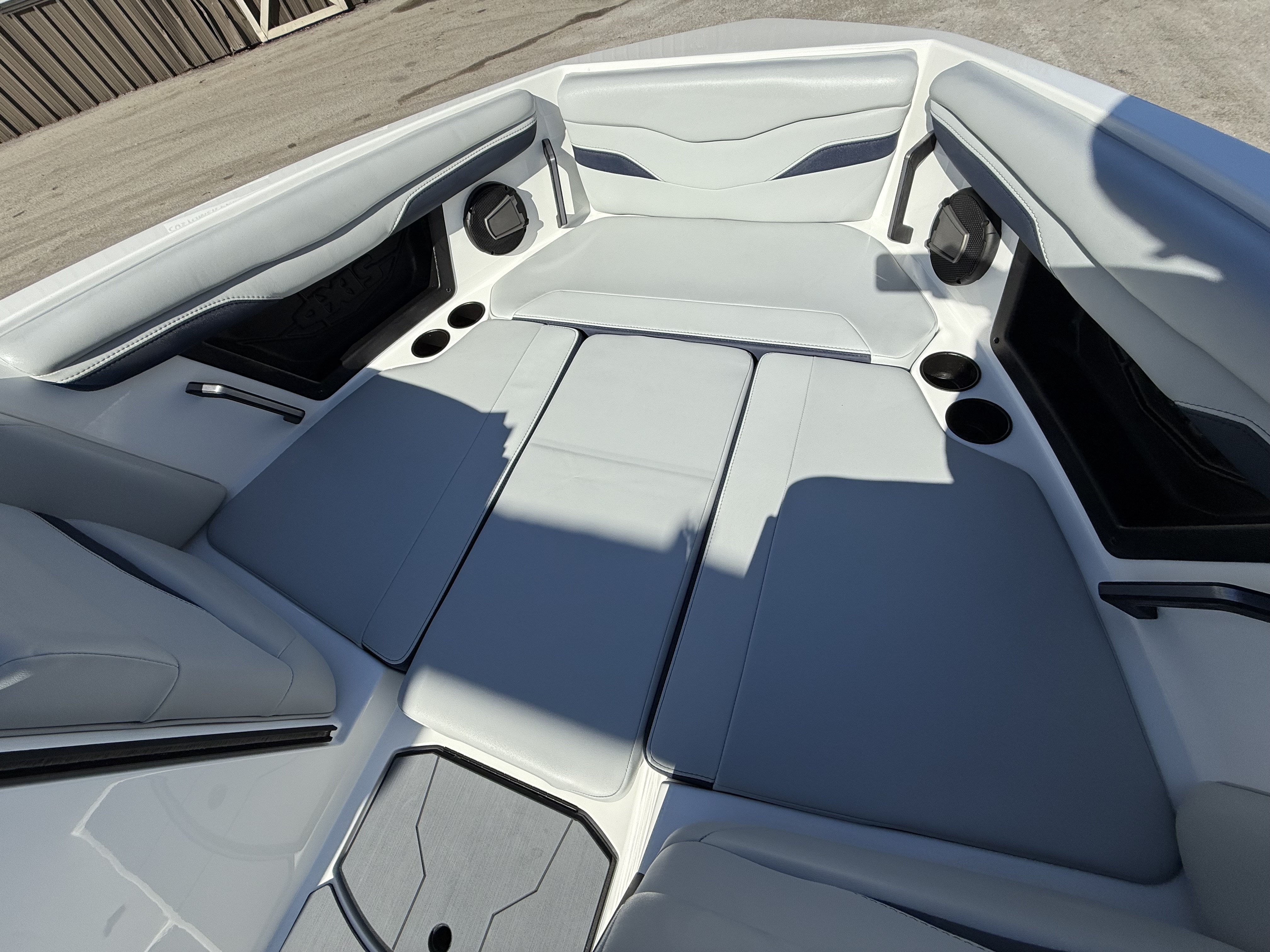 2025 Axis T250