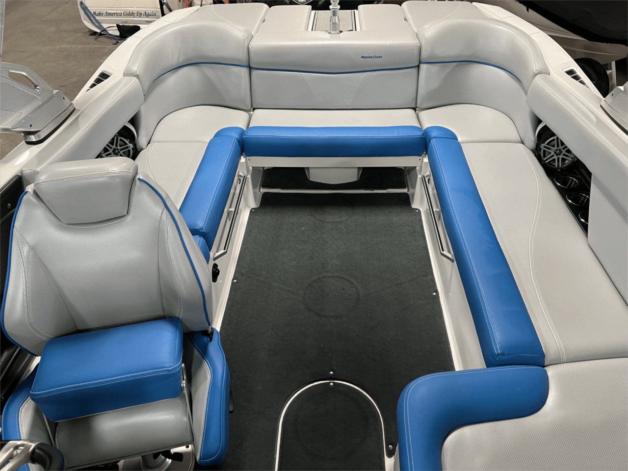 2017 Mastercraft XT23 | 209094