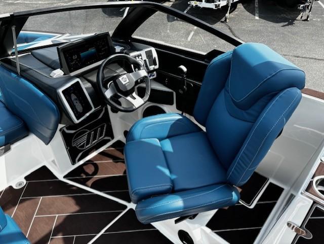 2022 Malibu 25 LSV – LT4, GX Tower, Thruster *Flash Sale*