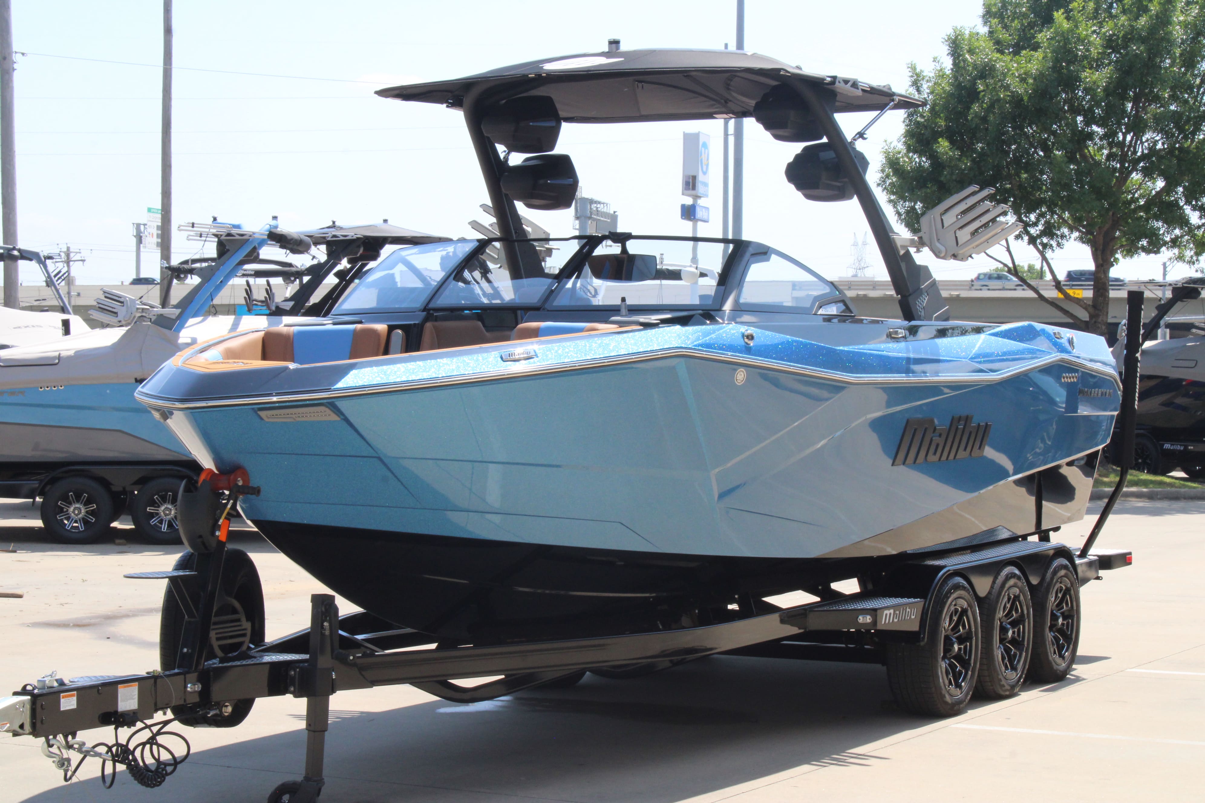 2025 Malibu 26 LSV