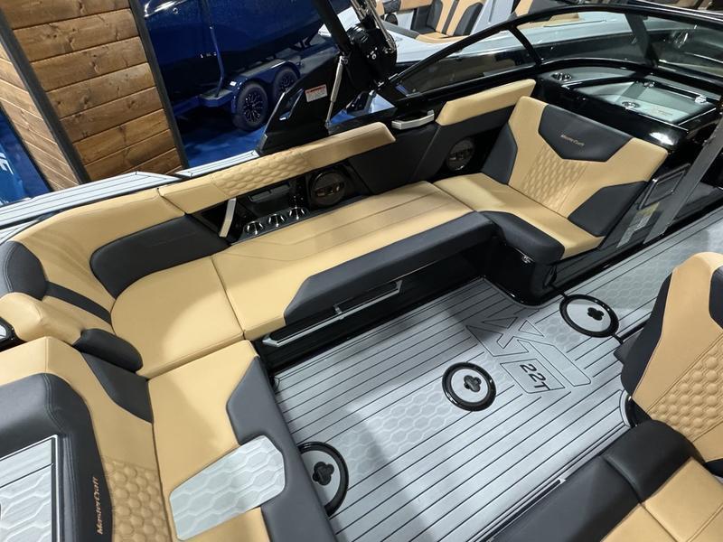 2025 MasterCraft XT22T