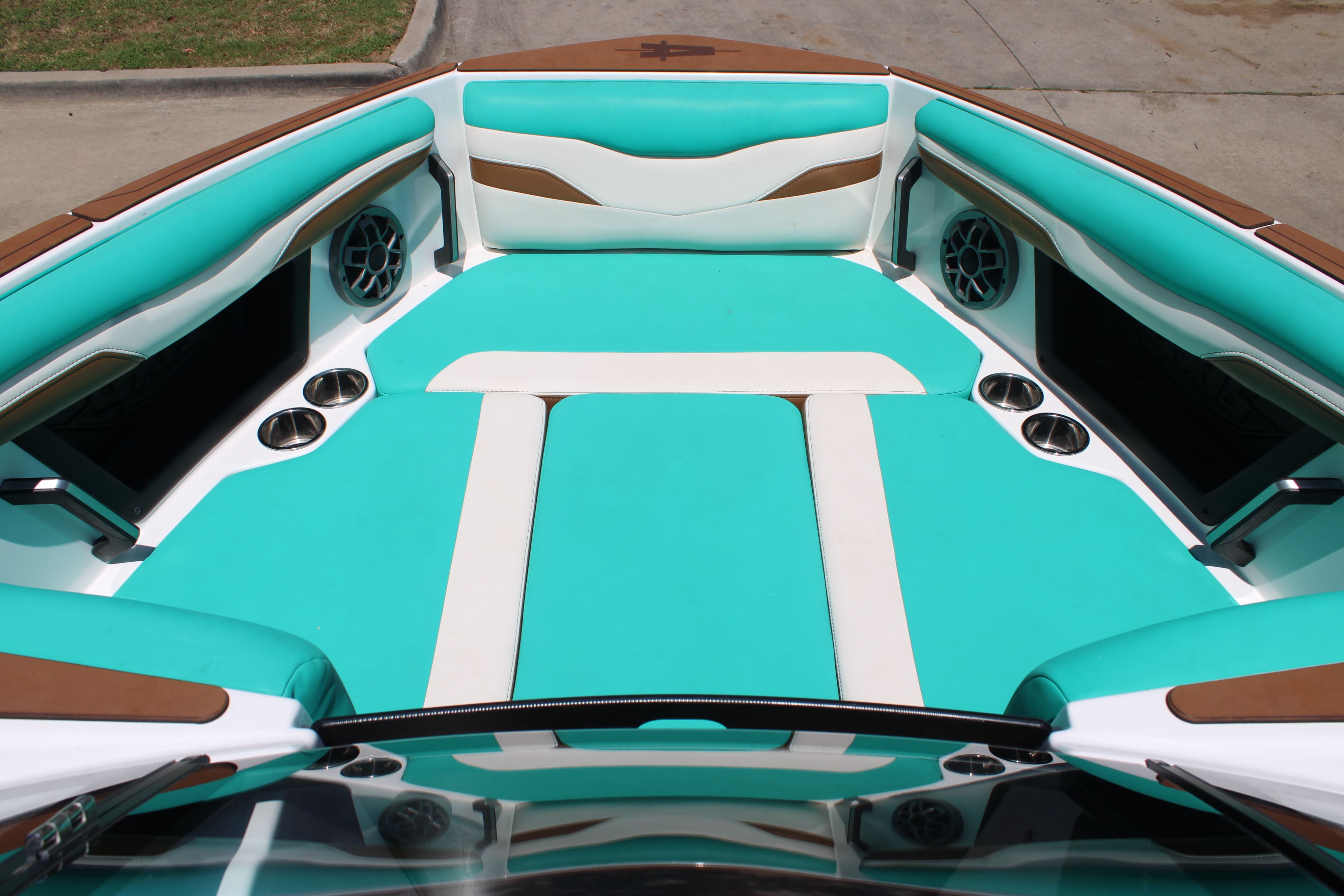 2023 Axis T250