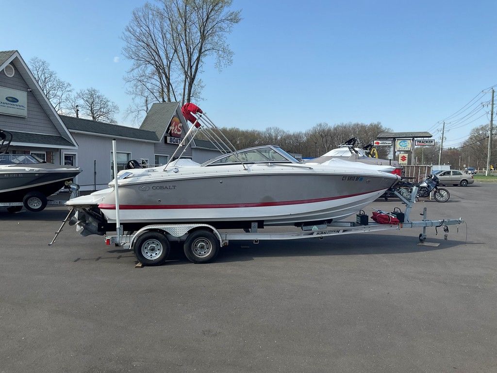 2013 Cobalt Boats 210