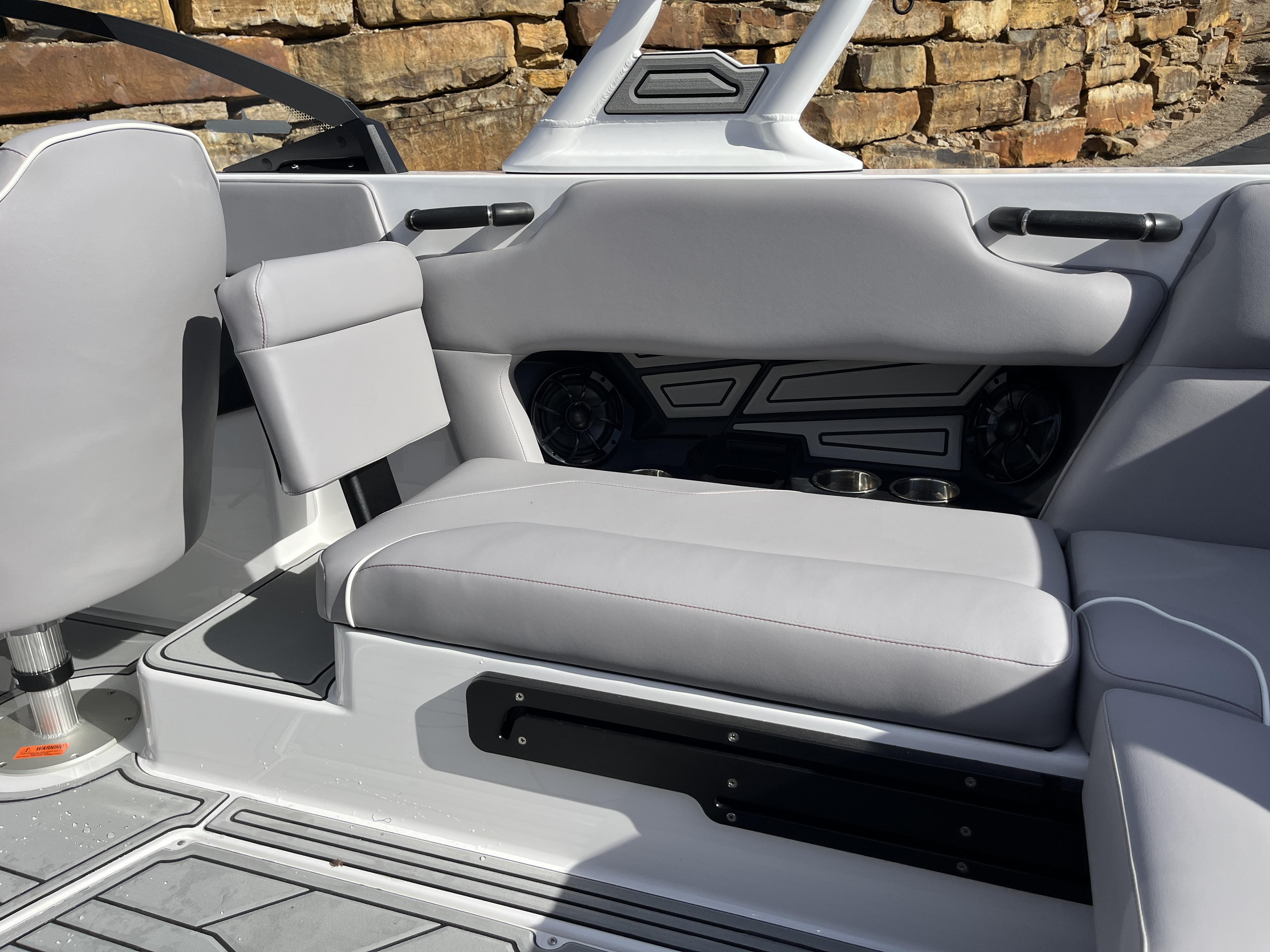 2025 MOOMBA MAX