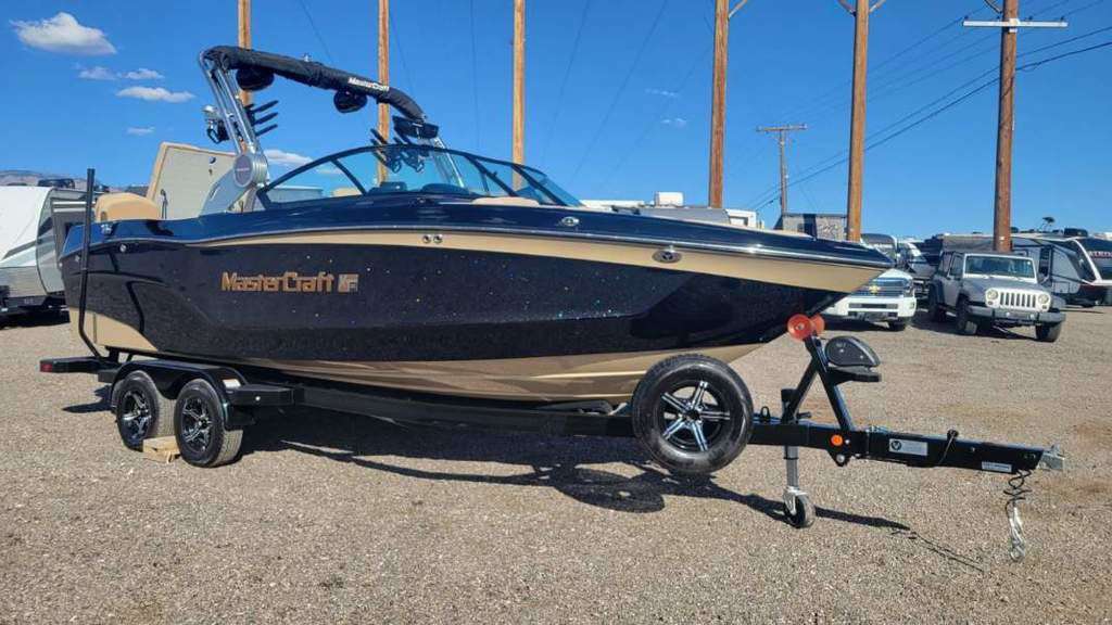2023 Mastercraft XT23