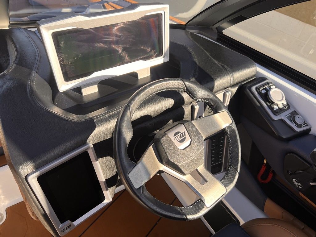 2023 Malibu Boats M220