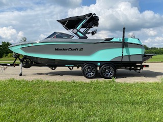 2022 MasterCraft XT24 – Loaded & Immaculate!