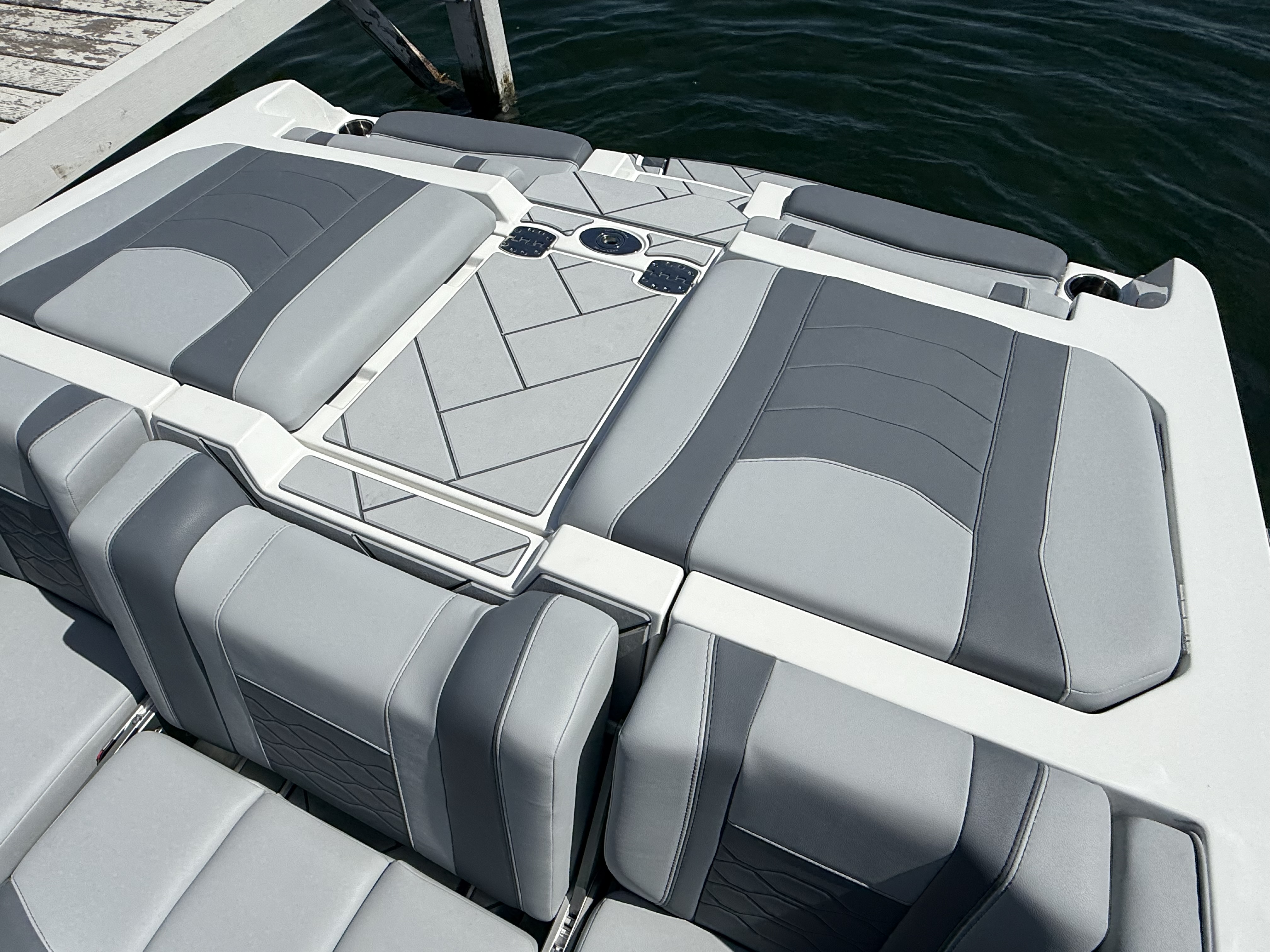 2025 Malibu 23 LSV