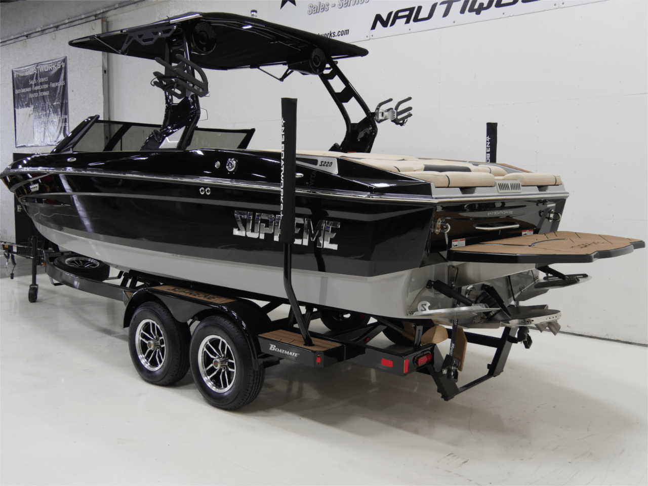 2025 Supreme S220 – Onyx Black