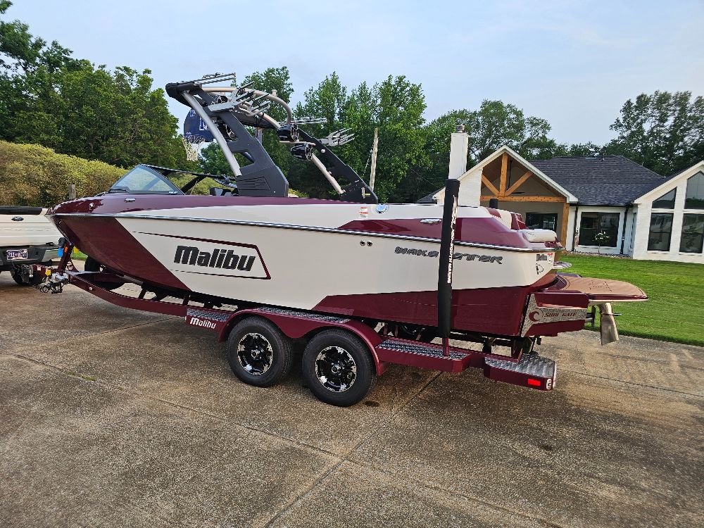 2018 Malibu 23 LSV