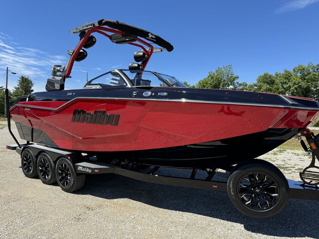 2024 Malibu Boats M242