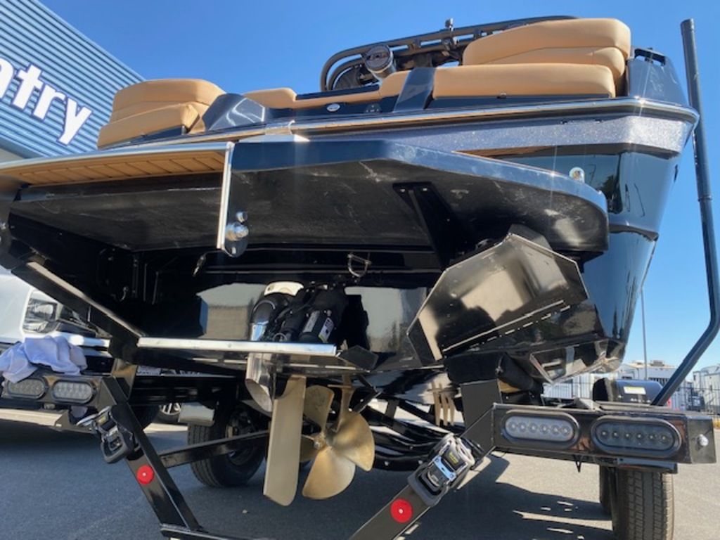 2025 MasterCraft XT23