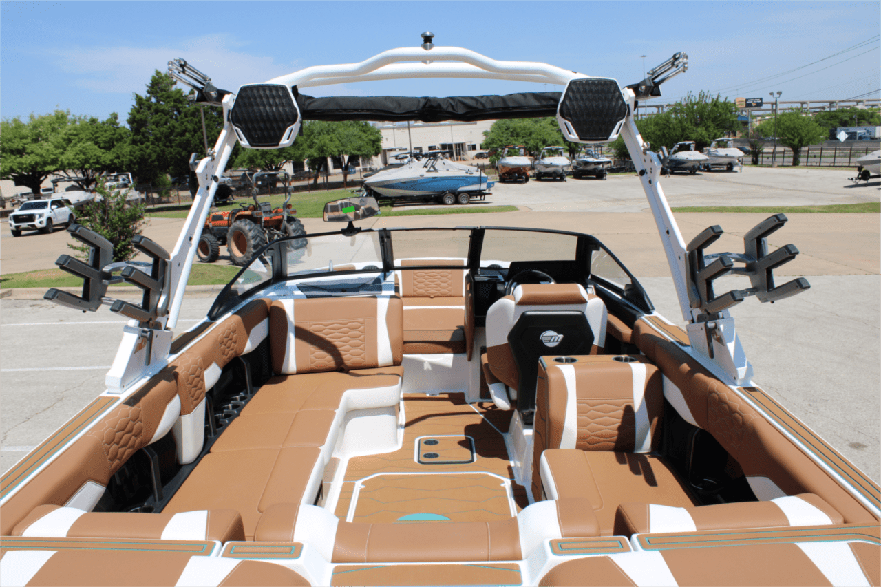2025 Malibu 24 MXZ Icon