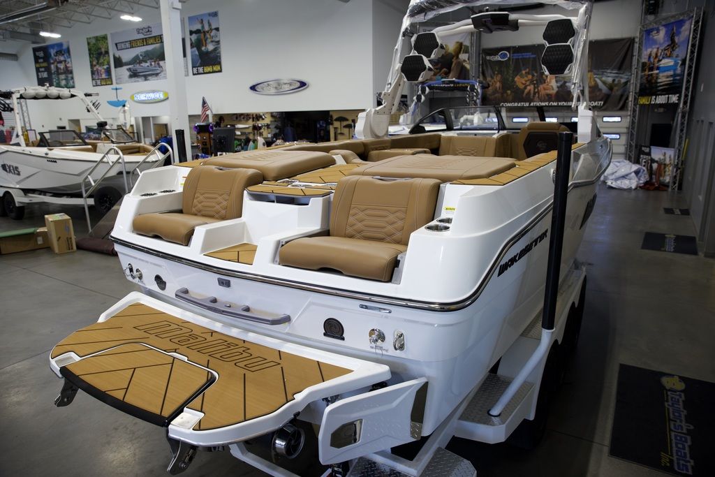 2025 Malibu Boats 26 LSV