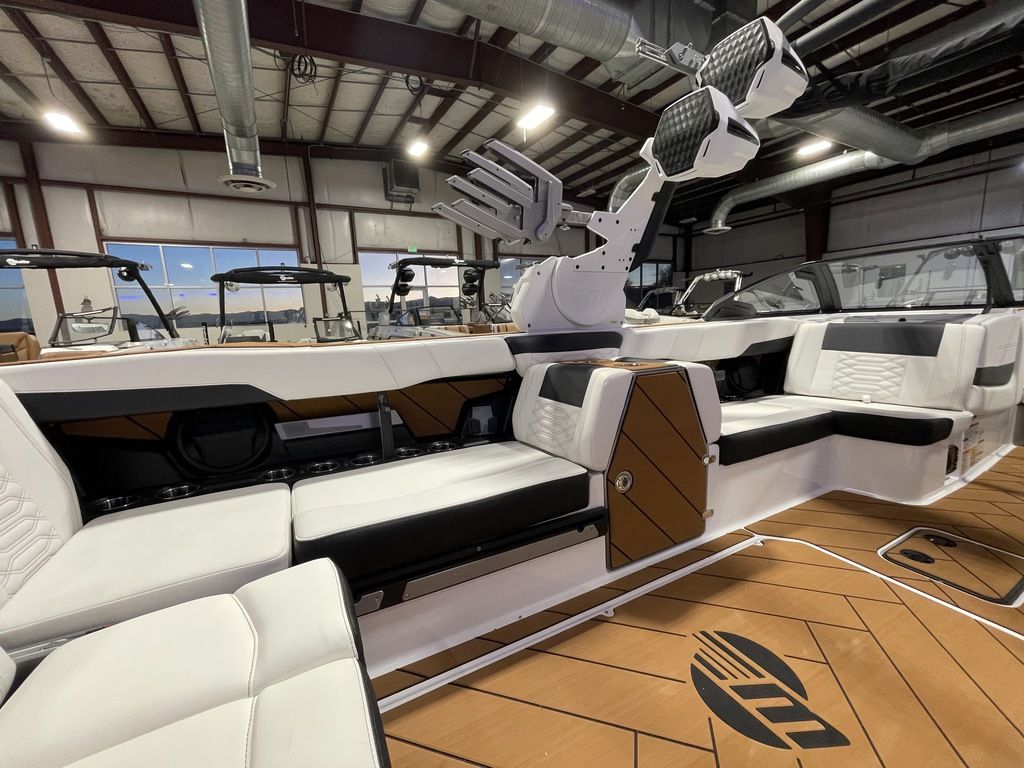 2025 Malibu Boats 26 LSV