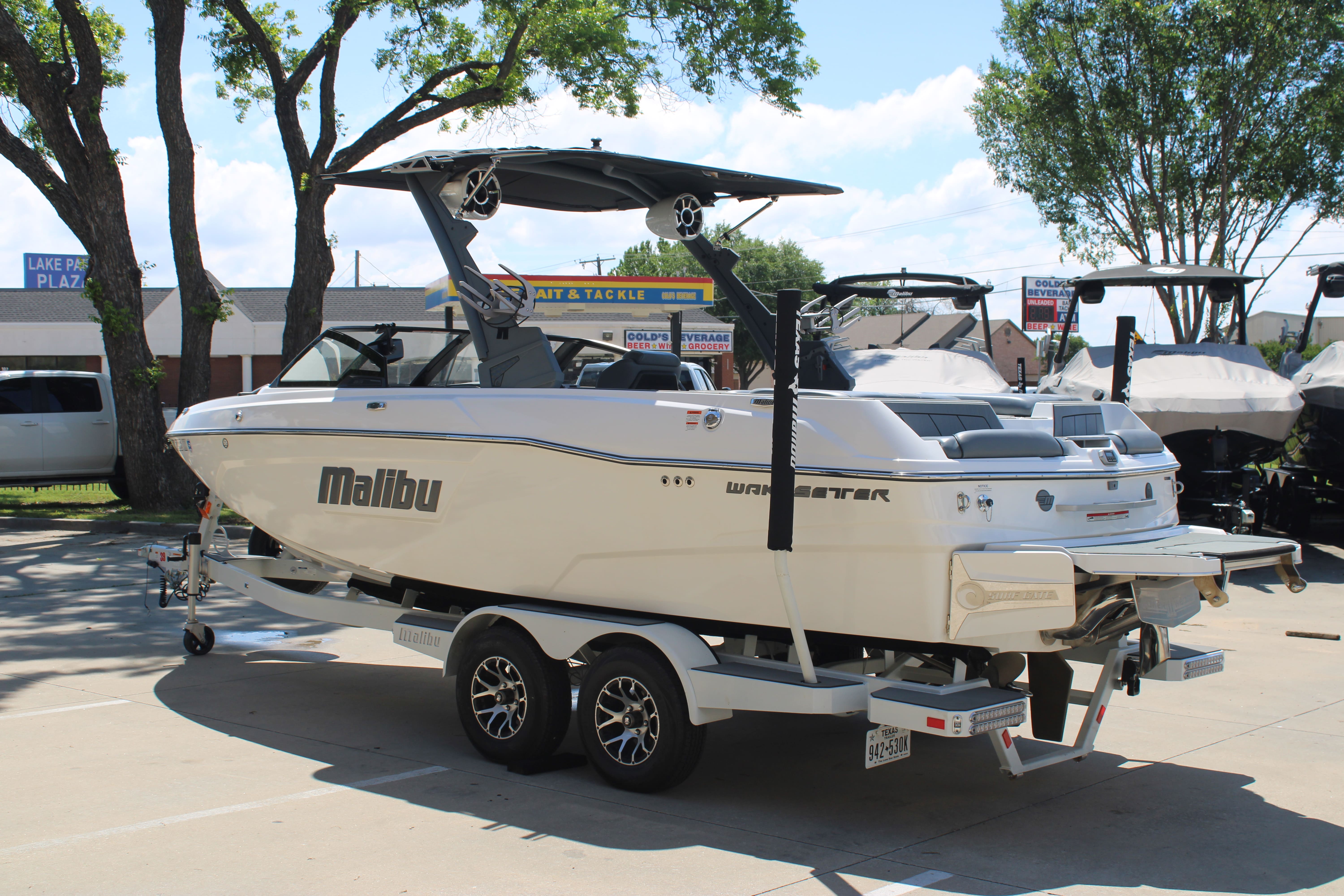 2022 Malibu 23 LSV