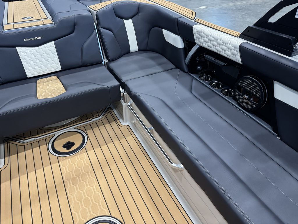 2025 MasterCraft XT23