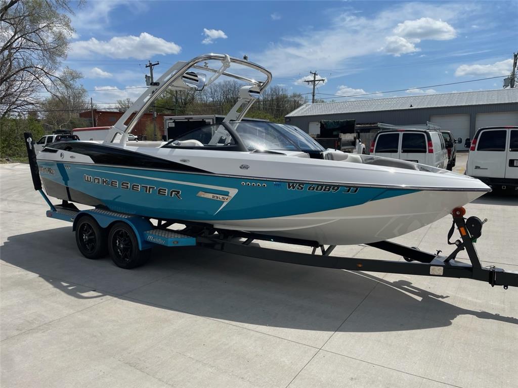 2014 Malibu 23 LSV supercharged 572hp Icon