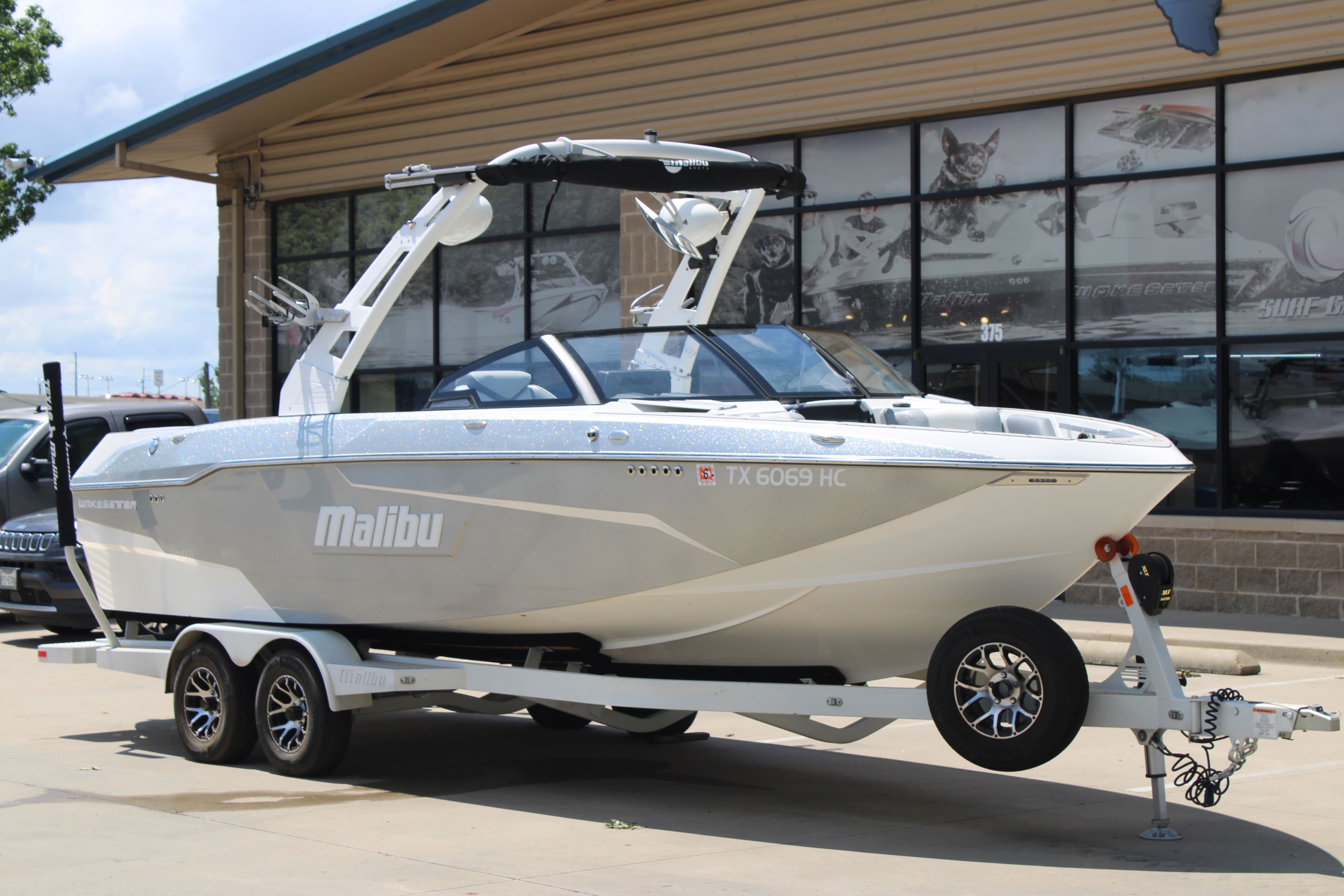 2020 Malibu 25 LSV