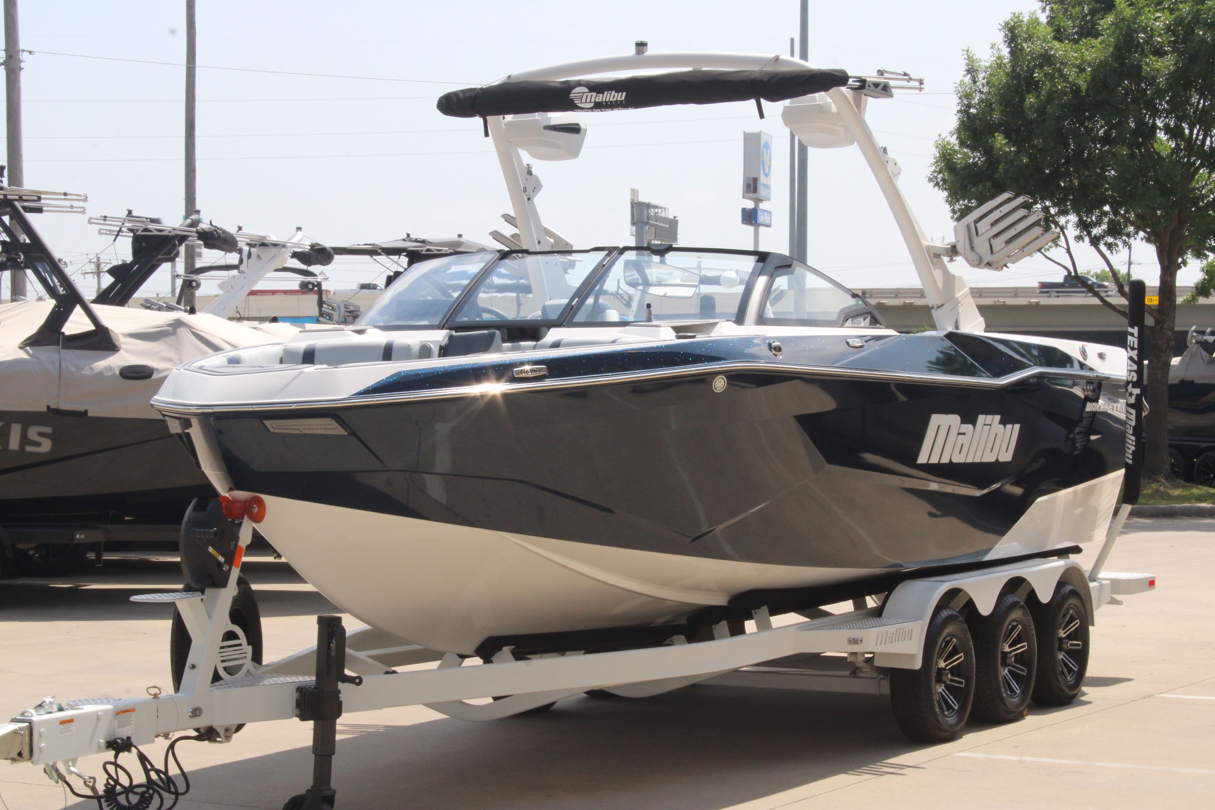 2025 Malibu 25 LSV