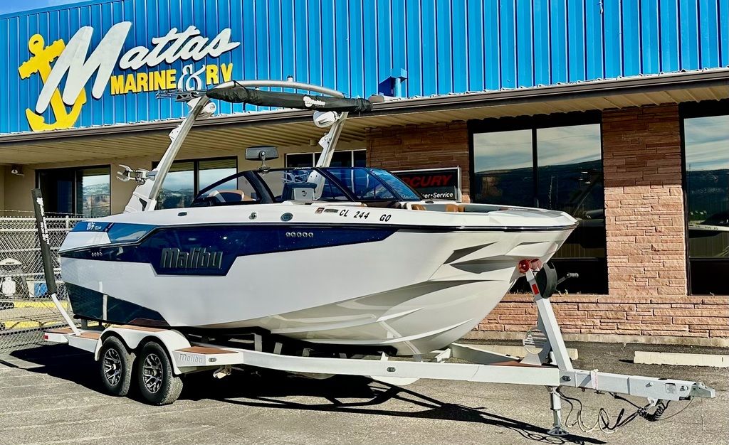 2023 Malibu Boats M220