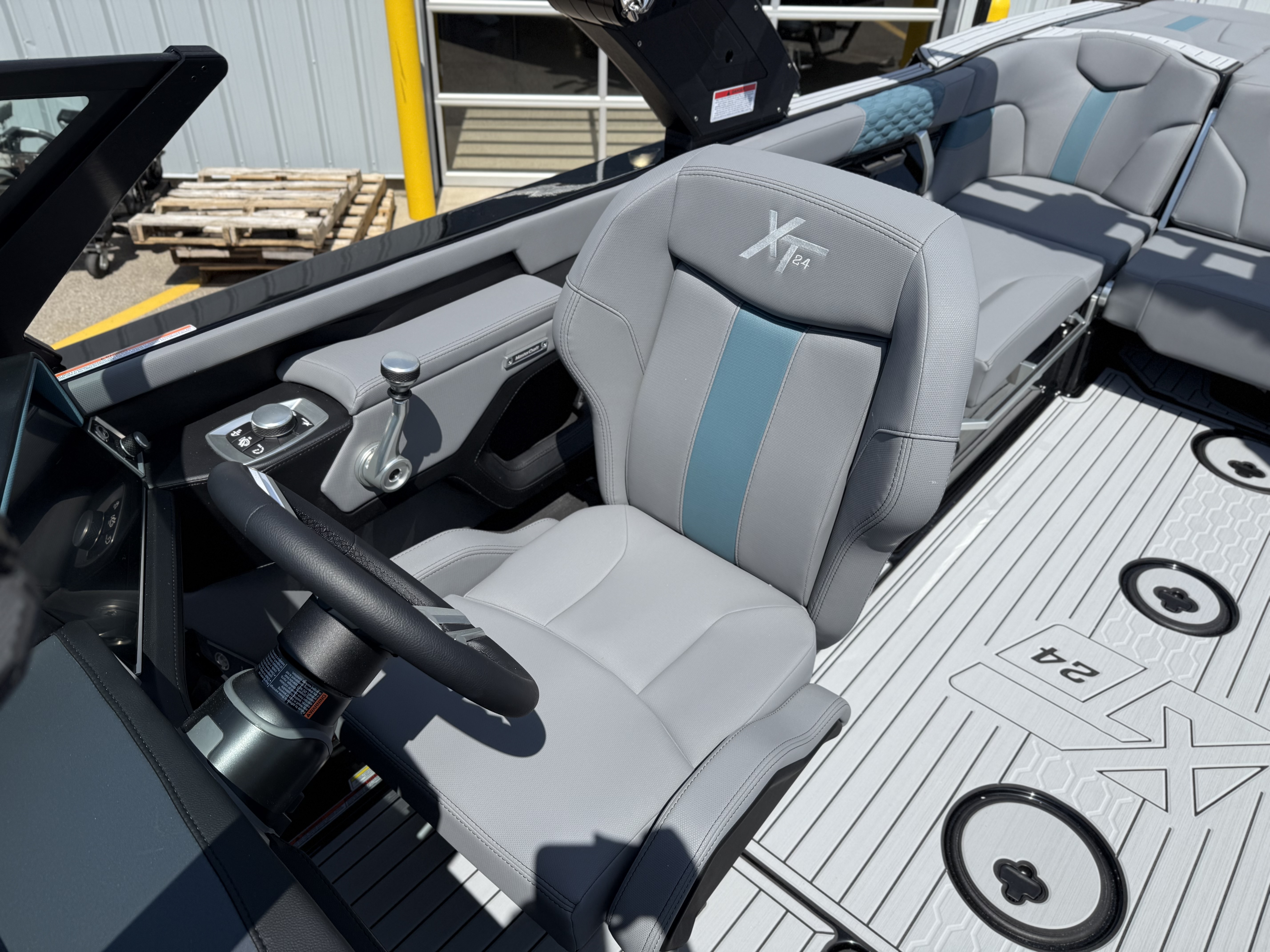 2025 MasterCraft XT24